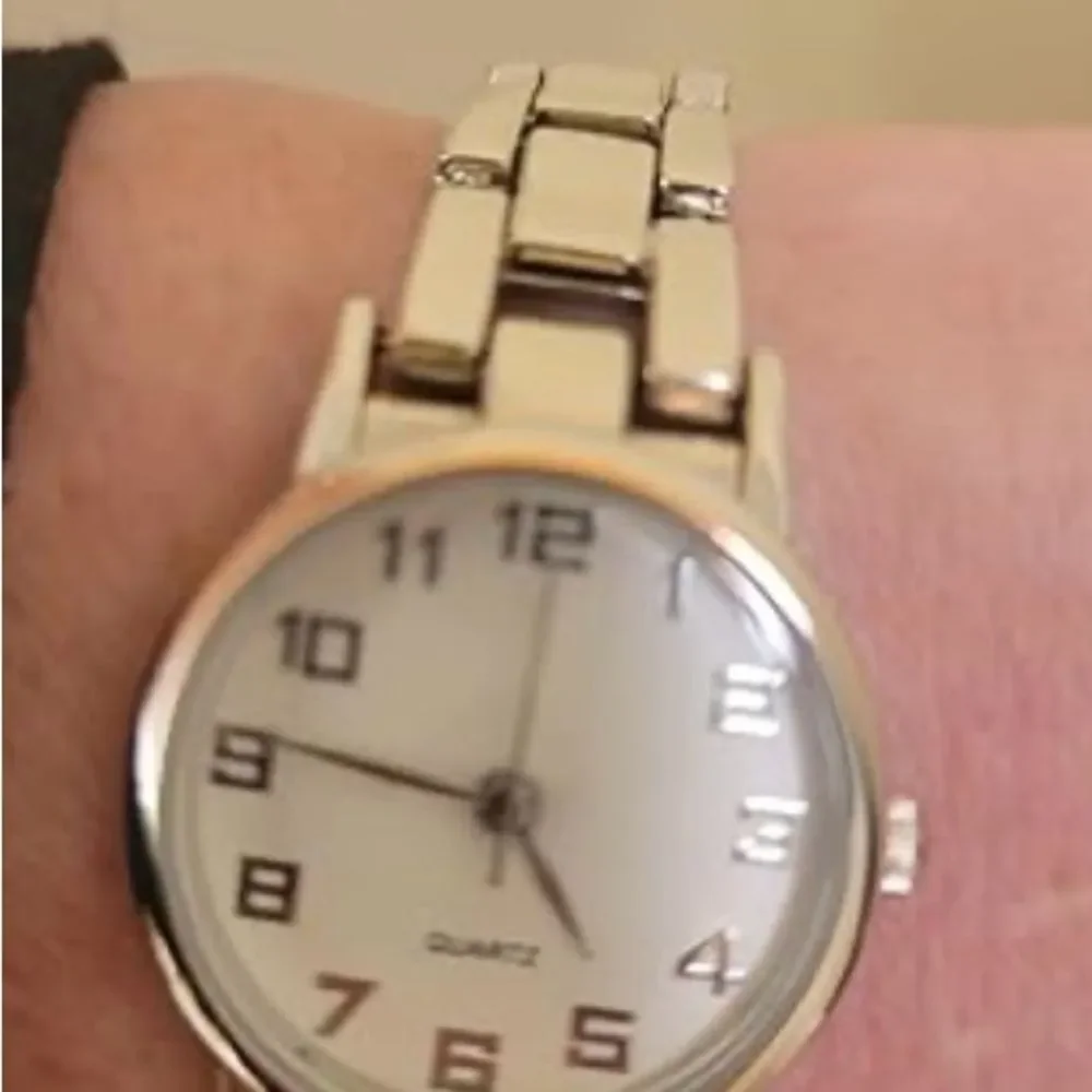 Vintage Gold Bracelet Watch Women’s Small Quartz Analog Waterproof 26mm 90s Vibe